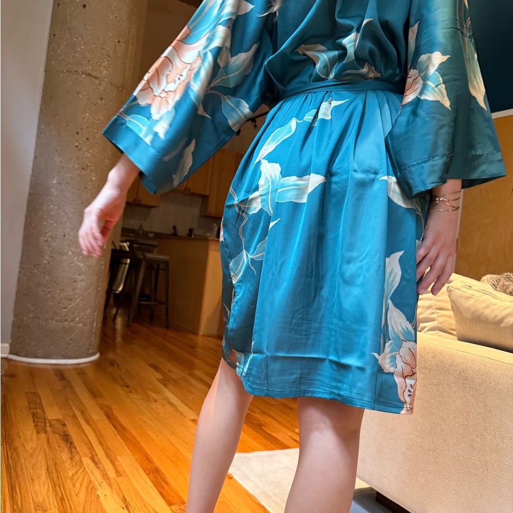 Green Floral Kimono Robe with Sash - Picture 6 of 12